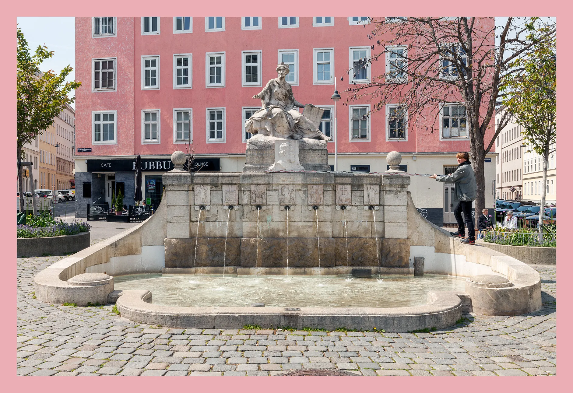 1904 Brunnen am Siebenbrunnenplatz, 5. Bezirk – unkommentiert