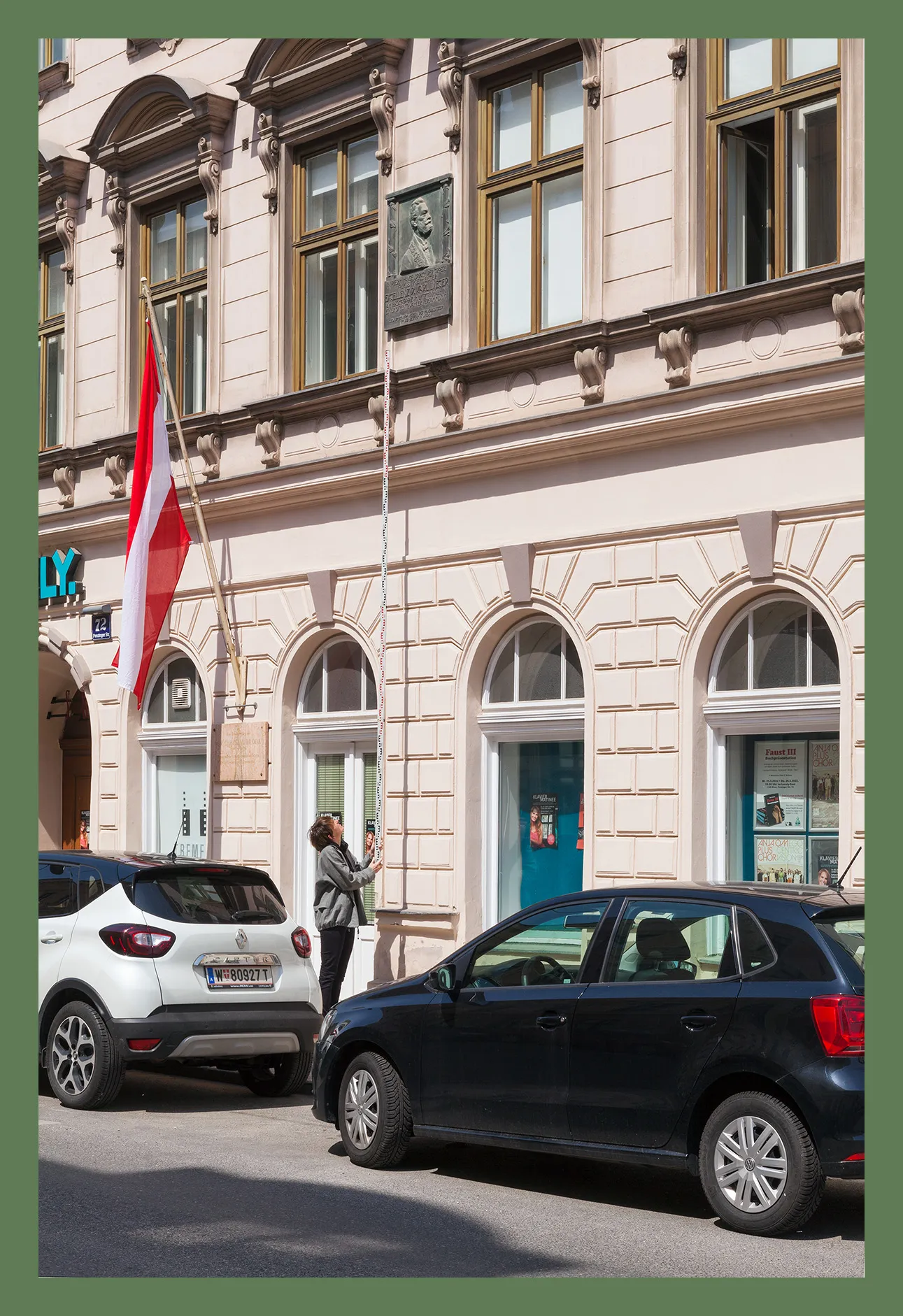 1911 Portrait relief, apartment building, Penzingerstraße 72, 14th district – uncommented